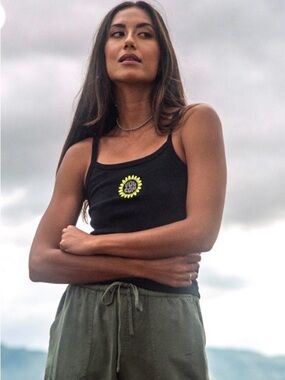 🆕 VOLCOM VOLCOM - 1991 STRAPPY
TANK (BLACK). Size XXL. NWT. Small stain